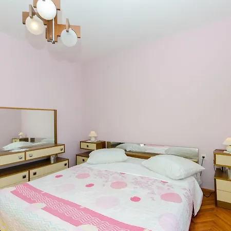 Ivan Apartment *